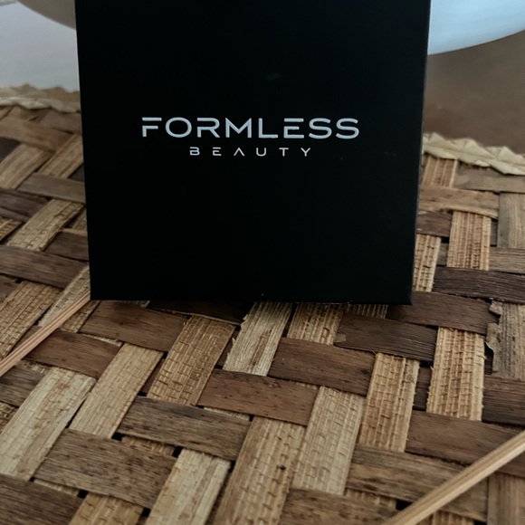 Jenny McCarthy’s Formless - Picture 1 of 3
